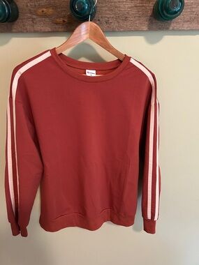 Crewneck Willho Women's Medium Rust  Sweatshirt with Shoulder Stripes